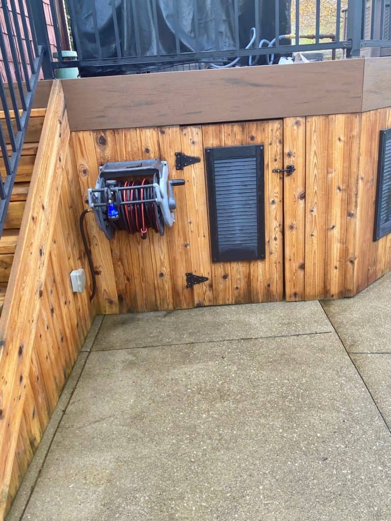 professional wood deck cleaning removing algae buildup